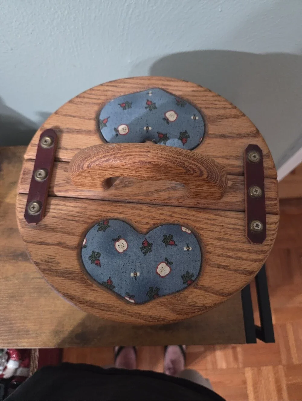 Vintage 1999 Signed Wooden Bushel Sewing Basket Split Lid Farmhouse Apple Bee.